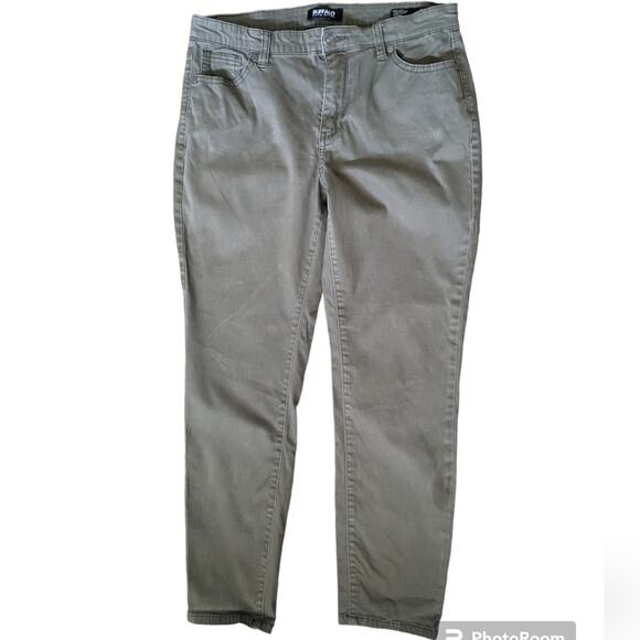 Buffalo David Bitton Daily Mid Rise Crop Jeans - Picture 3 of 10